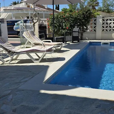 'olivera', 340m To Beach, Private Pool, On-site-service, Dog Holiday home *